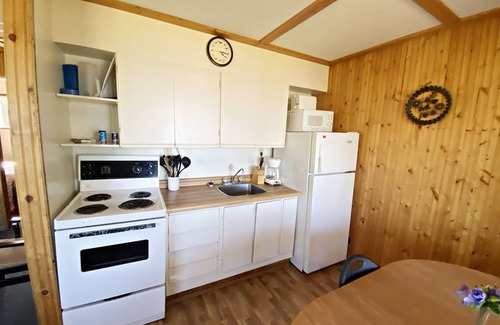 Manitoba Cabin | "Lakeside Landing" Escape to paradise