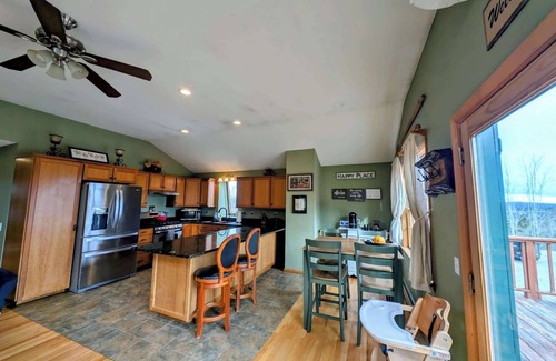 Franklin House | Lakeside Laughter Family Cabin, fire pit, 1 dog, Lake and ATV trails