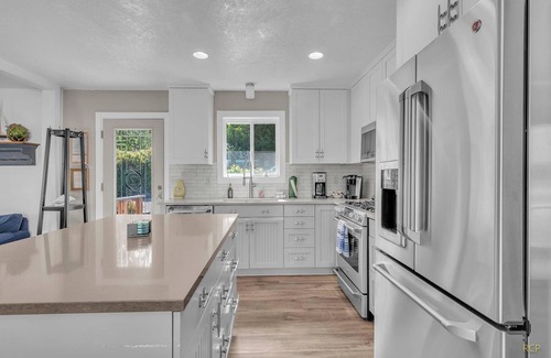 Lincoln City House | Lakeside Leisure & Devils Lake Access