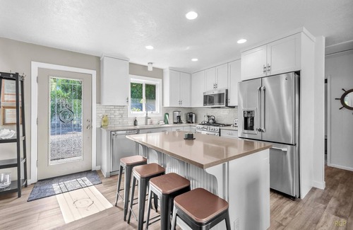 Lincoln City House | Lakeside Leisure & Devils Lake Access