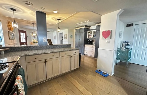 Lake Placid House | Lakeside Lily Pad – Cozy Retreat w/Hot Tub on Lake Francis