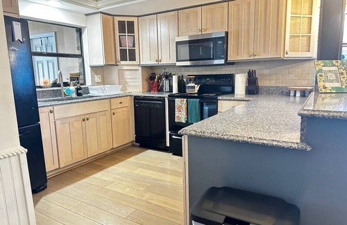 Lake Placid House | Lakeside Lily Pad – Cozy Retreat w/Hot Tub on Lake Francis
