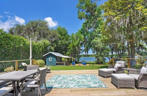 Doctors Inlet House | Lakeside Lilypad Wonderland Kayak Grill Firepit