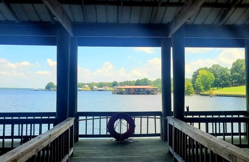 Zwolle House | Lakeside Living Paradise: Relaxing waterfront retreat