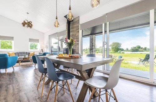 Sturminster Marshall Apartment | Lakeside Lodge by Grandeur Property