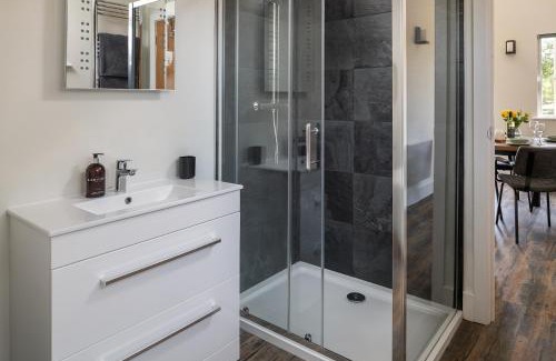 Eastleigh House | Lakeside Lodge