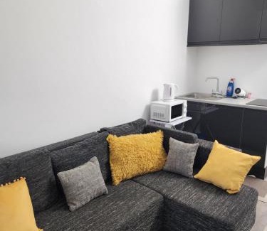 Thamesmead House | lakeside lodge