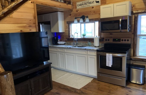 Ashtabula Cabin | Lakeside Lodge In Between Geneva-on-the-Lake and the Historic Ashtabula Harbor