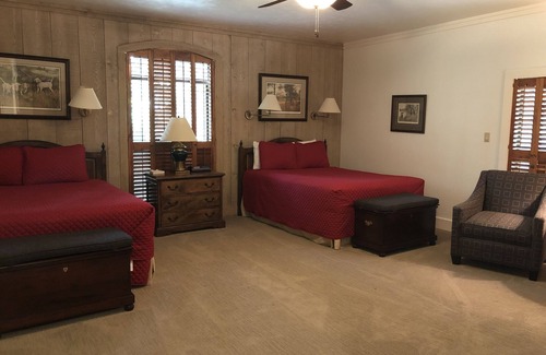Center Cabin | Lakeside Lodge - Luxury Destination in East Texas