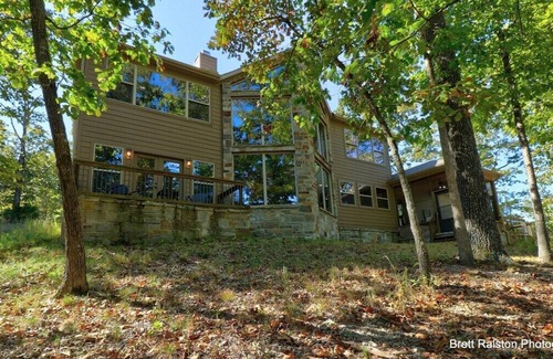 Rogers House | Lakeside Lodge - On Beaver Lake- Sleeps 16