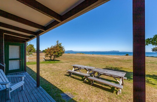 Tauranga Taupo House | Lakeside Lodge - Tauranga Taupo Holiday Home