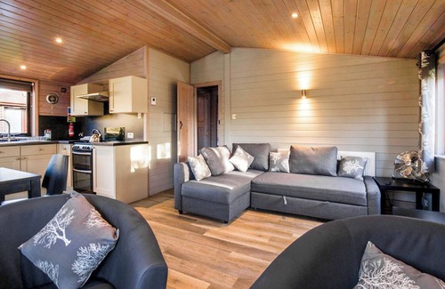 Dilton Marsh Ski Chalet | Lakeside Lodges (Pet)