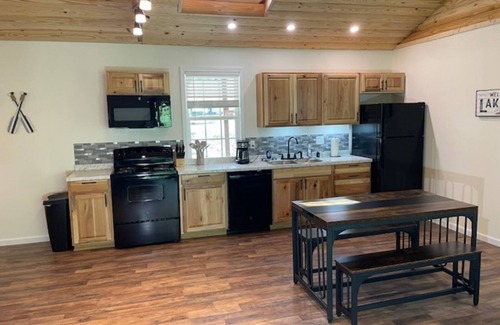 Somerset Cabin | Lakeside Loft-Brand new cabin, water view, close to ramp and large boat parking!
