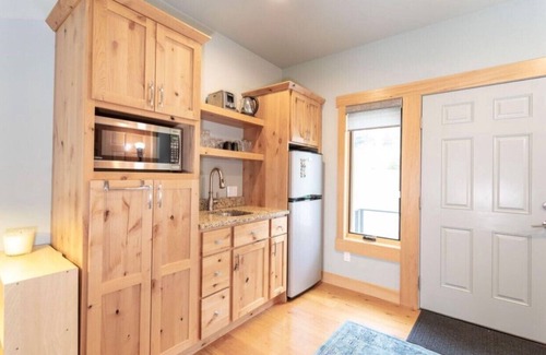 Lakeside Apartment | Lakeside Loft overlooking Flathead Lake and Swan Mountains!