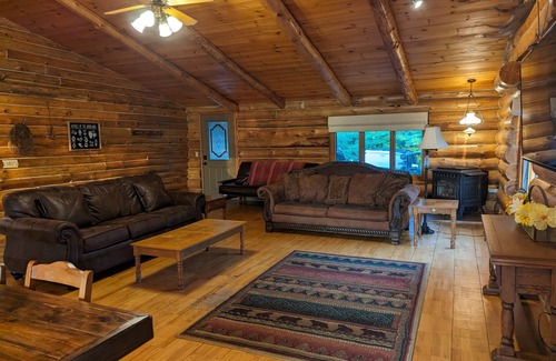 Cornell Cabin | Lakeside Log Cabin in NW Wisconsin