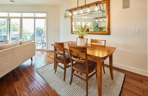Westbank Apartment | Lakeside Luxe Haven