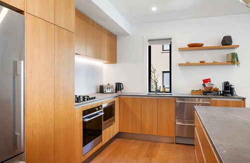 Wanaka Apartment | Lakeside Luxury 3 Bedroom