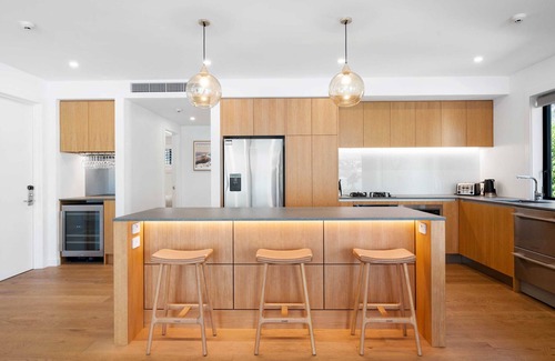 Wanaka Apartment | Lakeside Luxury 3 Bedroom