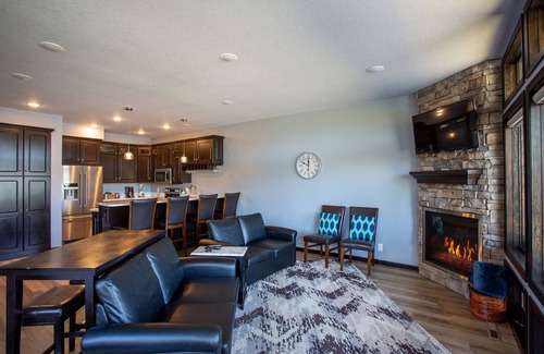 Fairmont Cabin | Lakeside luxury condo