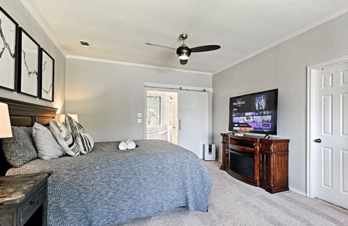 Azle House | Lakeside Luxury: Epic Views, Chef’s Kitchen