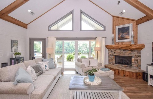 Dadeville House | Lakeside Luxury: Home with Panoramic Views and