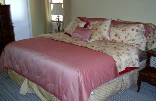 Cedar Cliff House | Lakeside Luxury Lakefront Chatuge Lake Vacation Rental Home with Covered Dock.