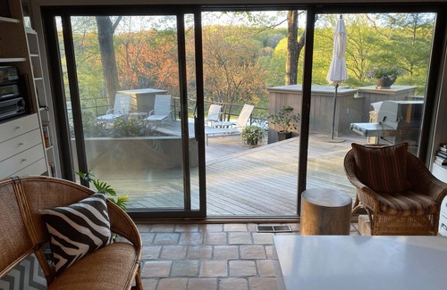 Bedford House | Lakeside luxury, nestled in nature -1 hr north of NYC