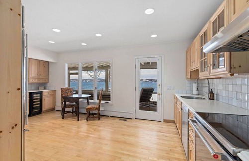 Skaneateles House | Lakeside Luxury Retreat- 5 Bedroom home with expansive Skaneateles lake frontage