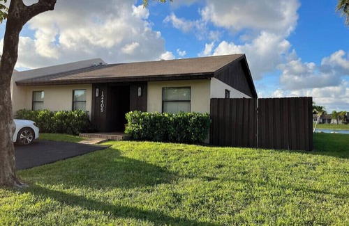 Ludlam House | Lakeside Miami #1 *Superior Comfort* close to everything Kendall