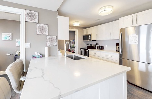 Amherstburg Cottage | Lakeside | Modern cottage in Harrow with firepit, beach access, boat dock