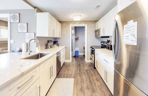 Amherstburg Cottage | Lakeside | Modern cottage in Harrow with firepit, beach access, boat dock