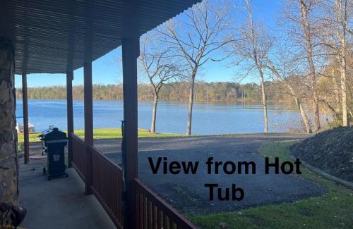 Dixie - Berryhill Apartment | Lakeside Oasis