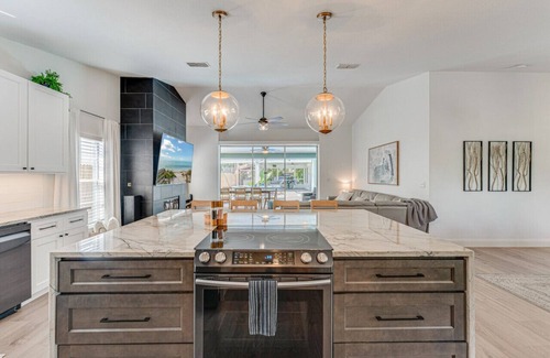 Lake Shore Estates House | Lakeside Oasis: Your Private Pool Escape at Tarpon Springs Lake