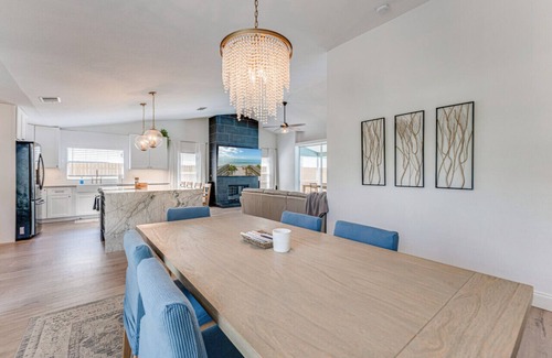 Lake Shore Estates House | Lakeside Oasis: Your Private Pool Escape at Tarpon Springs Lake