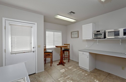 Lake Havasu City House | Lakeside of Hwy 95! Nice Pool, Boat Parking