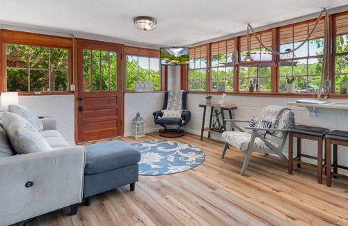 Telogia House | LakeSide on Lanier - 2 bedroom 1 bath house on the lake
