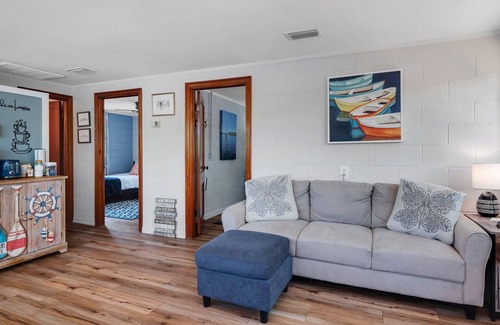 Telogia House | LakeSide on Lanier - 2 bedroom 1 bath house on the lake
