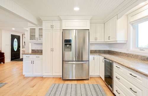 Waverly Beach House | Lakeside Paradise - Private beach - Sleeps 8 - 2.5 baths