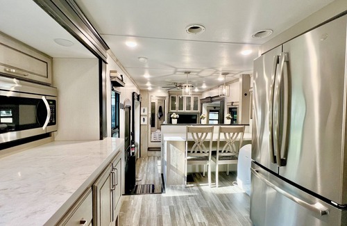 Etoile House | "Lakeside Paradise: RV Sleeps 6 @Lake Sam Rayburn - The Perfect Getaway Awaits!"