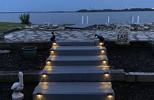 Toledo House | Lakeside Paradise with Priceless Views - close to Toledo