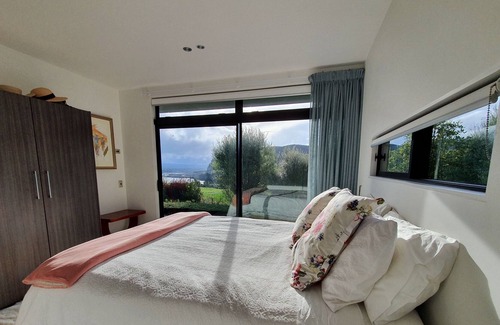 North Island House | Lakeside peaceful rural getaway
