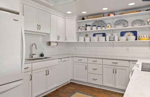 South Casco House | Lakeside & Pet-friendly 4 BR House in Raymond With AMAZING Yard and Private dock