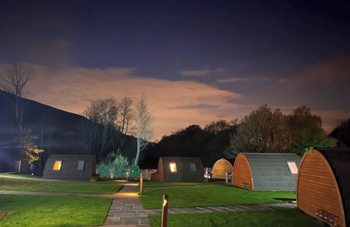 Saddleworth Cottage | LAKESIDE PODS - PETS WELCOME, pet friendly in Greenfield