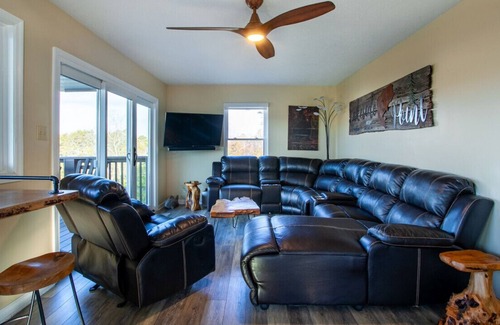 Sevierville House | Lakeside Point - Private Dock, Game Room & Hot Tub