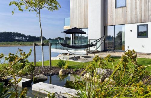 Holworth House | Lakeside property with spa access on a nature reserve Driftwood BV09