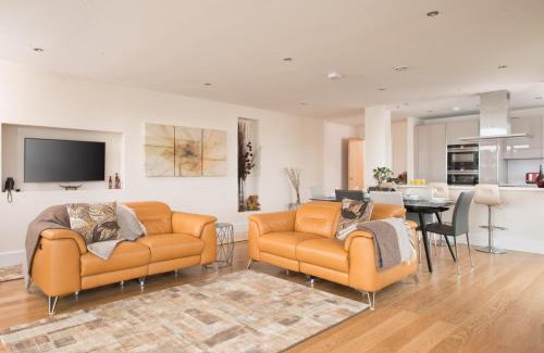 Holworth House | Lakeside property with spa access on a nature reserve Driftwood BV09