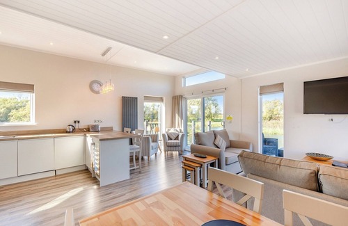 Poulton-le-Fylde Ski Chalet | Lakeside Retreat VIP