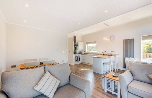 Poulton-le-Fylde Ski Chalet | Lakeside Retreat VIP