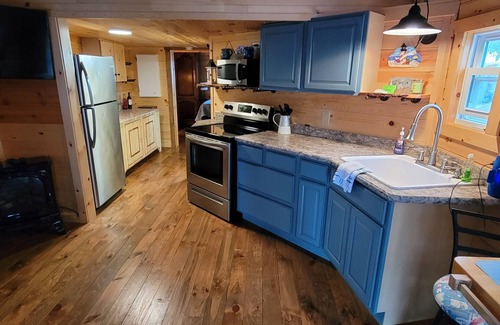 Ashtabula Cabin | Lakeside Retreat #13