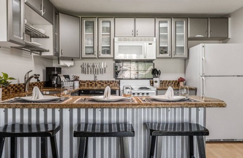 Sandpoint Condo | Lakeside Retreat|2 Pools|Walk to Restaurants|BBQ|Boatslip